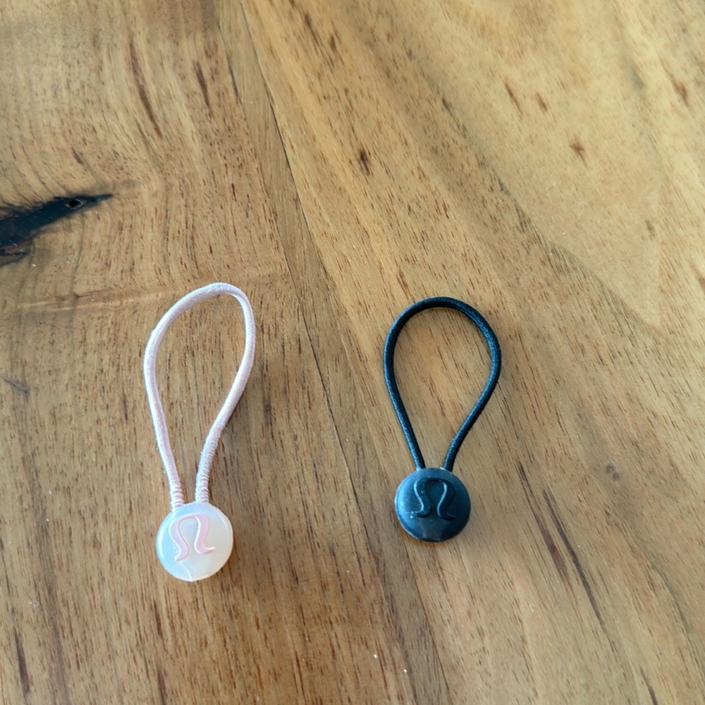 Lululemon zipper pulls/hair ties